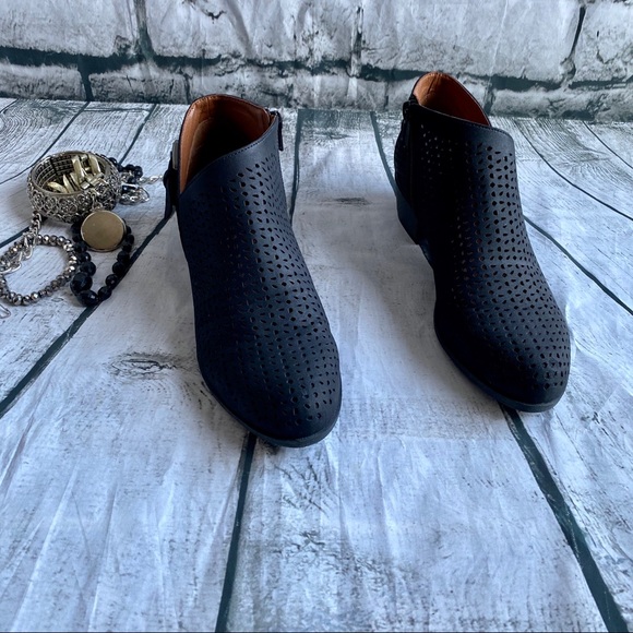 Indigo Rd Cutout Design Black Bootie Women’s 7.5 - Picture 7 of 13